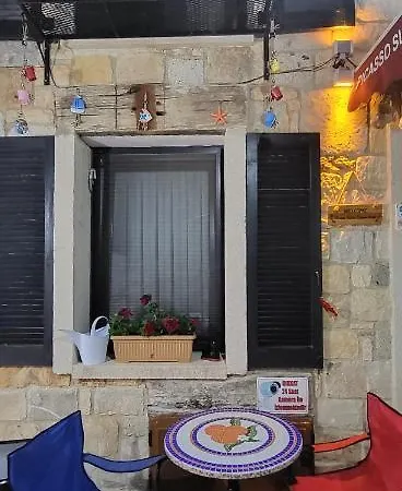 Проживание в семье Picasso Кешме